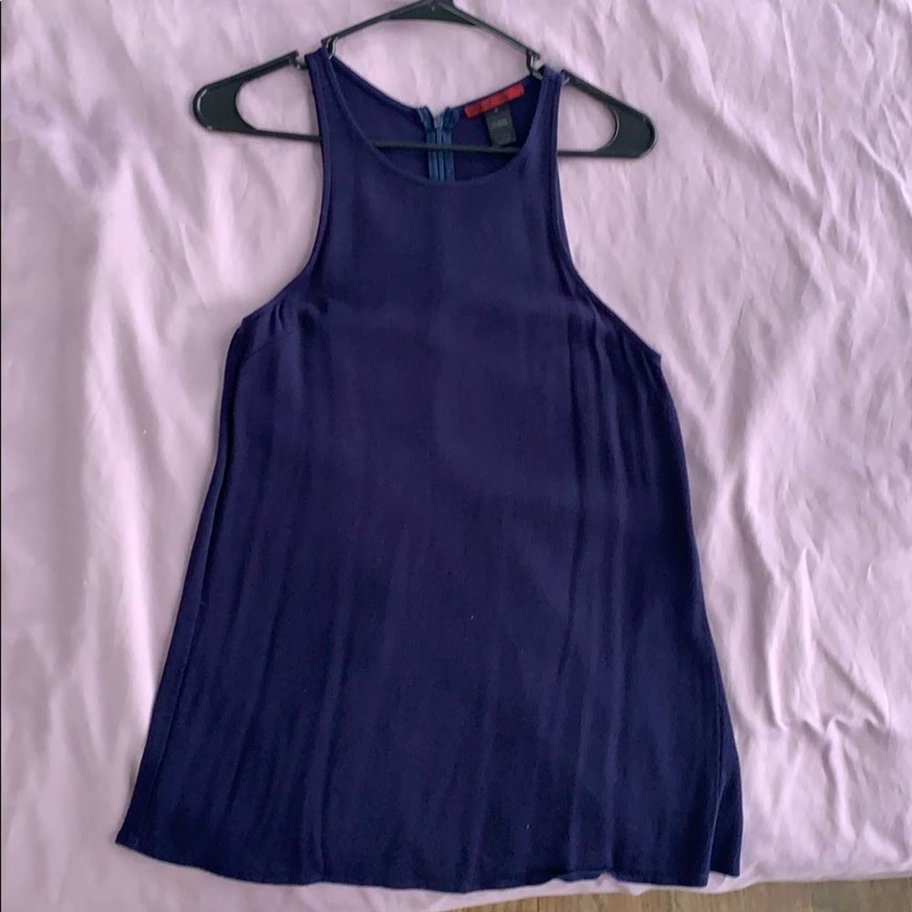 Sleeveless shirt